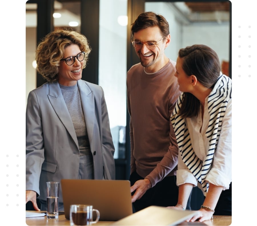 Smiling business team on a laptop